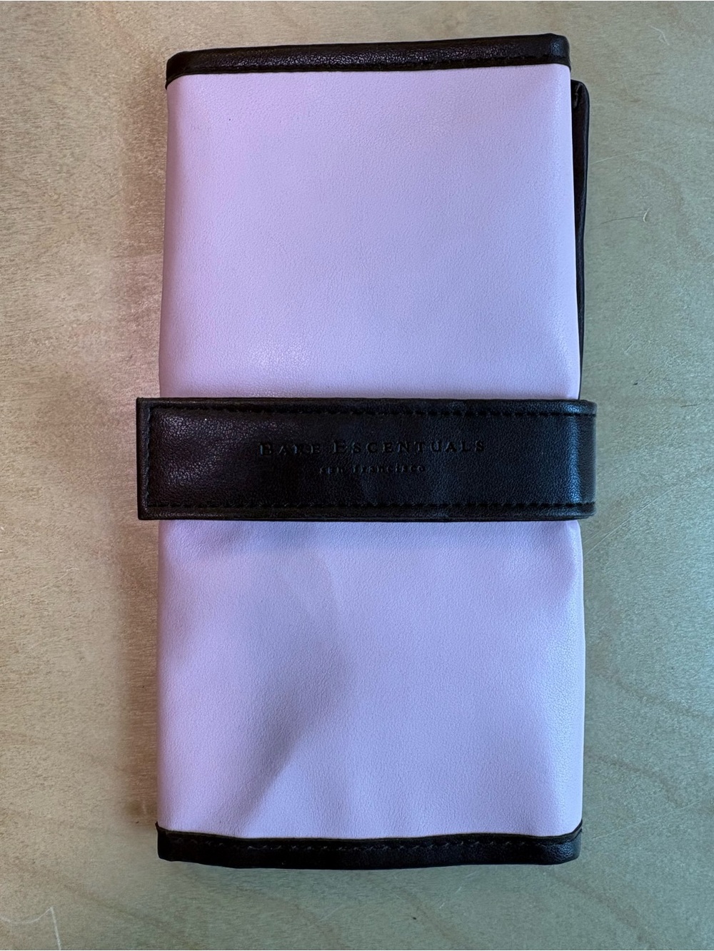The bareMinerals Club Vintage Makeup Brush Travel Case Brown Pink